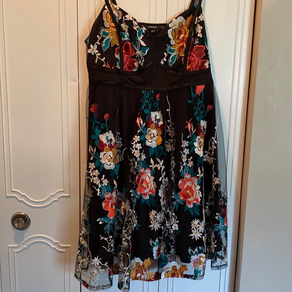 Torrid embroidered dress size 22